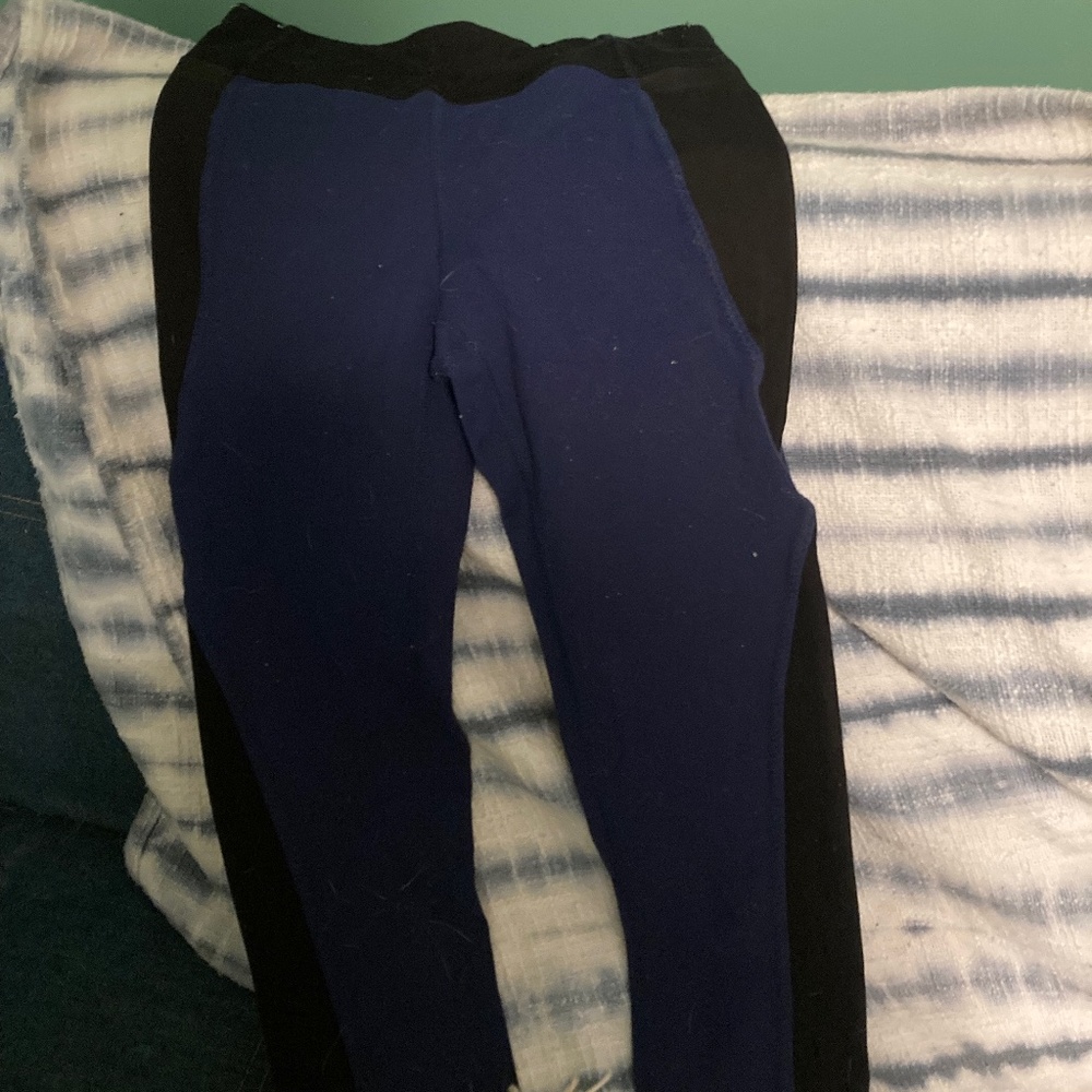 Athleta Girl cropped legging blue legs with black side panels and waistband